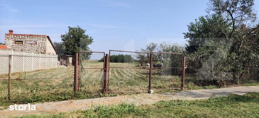 Teren de 2707 mp, în Belinț
