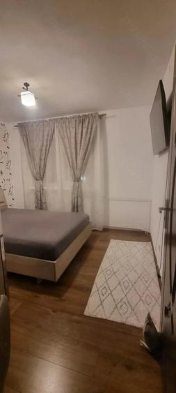 Apartament cu 3 camere decomandat în Cet