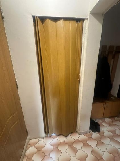Apartament cu 4 camere semidecomandat în Olteniței