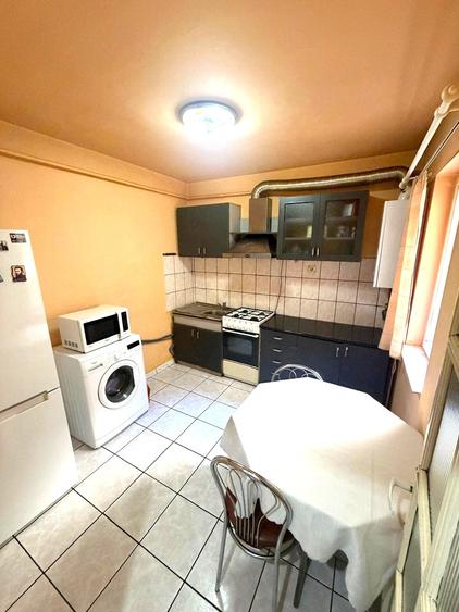 Apartament cu 3 camere decomandat în Sud