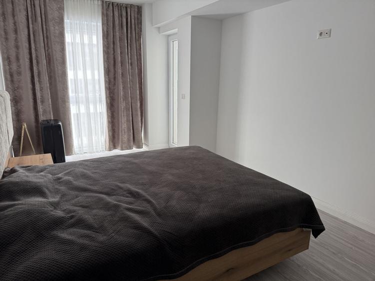 Apartament cu 2 camere semidecomandat, mobilat în Central