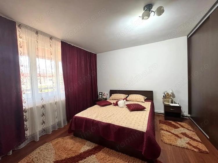 Casă cu 6 camere cu Teren 1250 Mp în Central