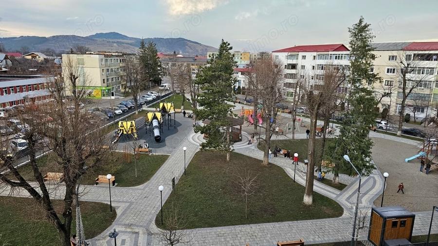 Apartament cu 2 camere decomandat în Moinești