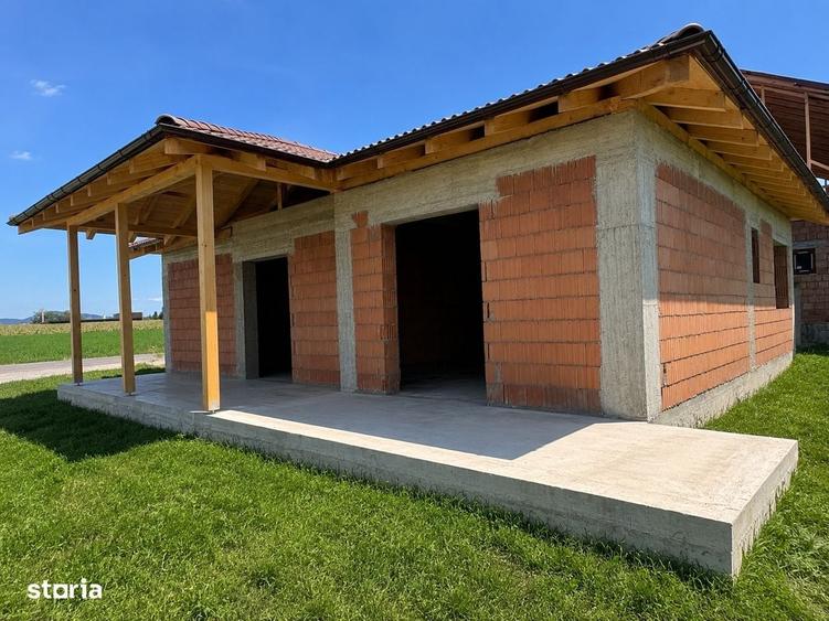 Casă cu 4 camere în Stupini