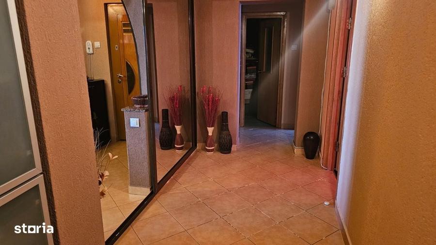 Apartament cu 4 camere decomandat în Găvana