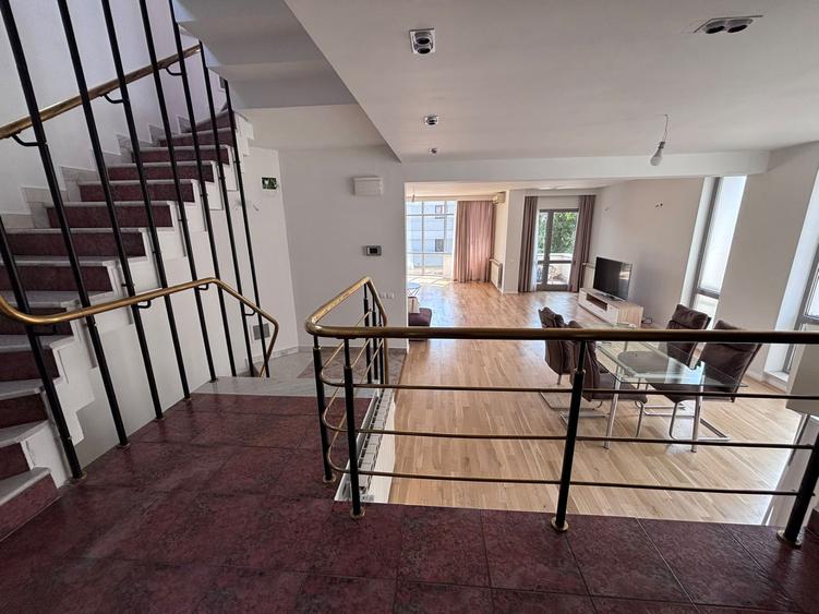 Apartament cu 4 camere decomandat, mobilat în Dorobanți