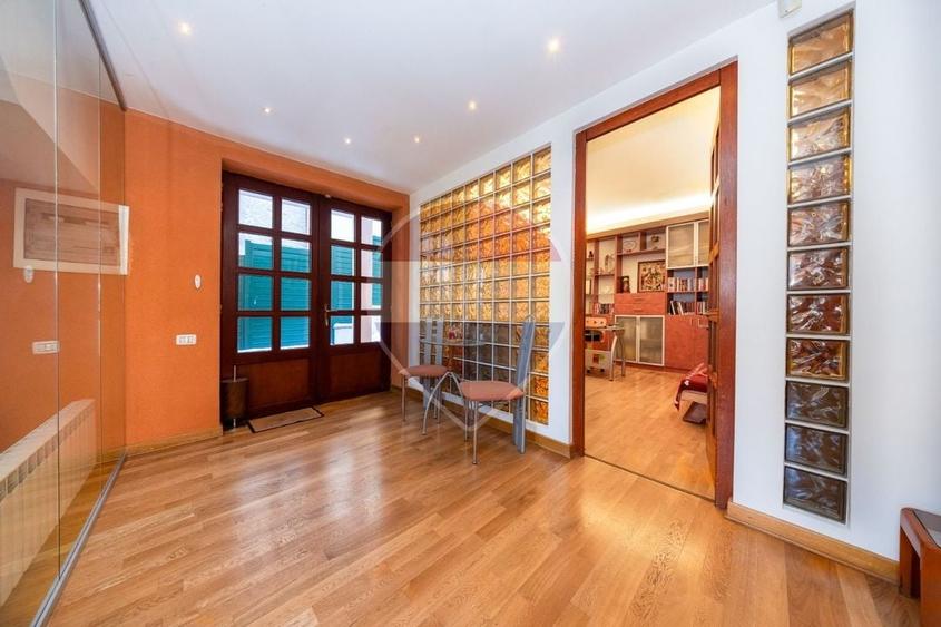 Casă individuală cu 11 camere cu Teren 1300 Mp în Schei