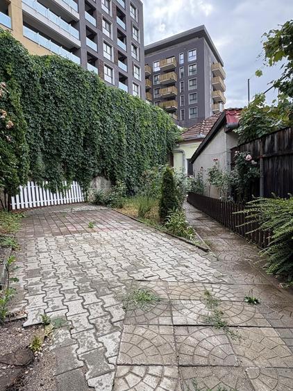 Casă cu 2 camere cu Teren 200 Mp în Central