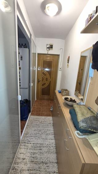 Apartament cu 2 camere semidecomandat, mobilat în Poarta 6