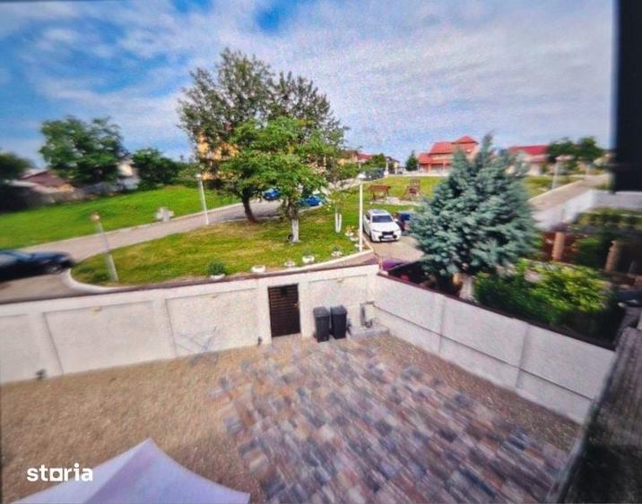 Casă cu 4 camere cu Teren 160 Mp în Central