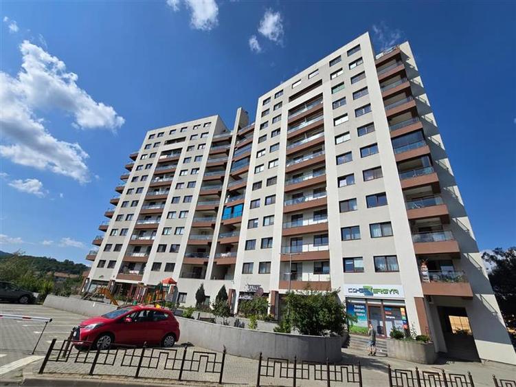 Apartament cu 2 camere semidecomandat, mobilat în Noua