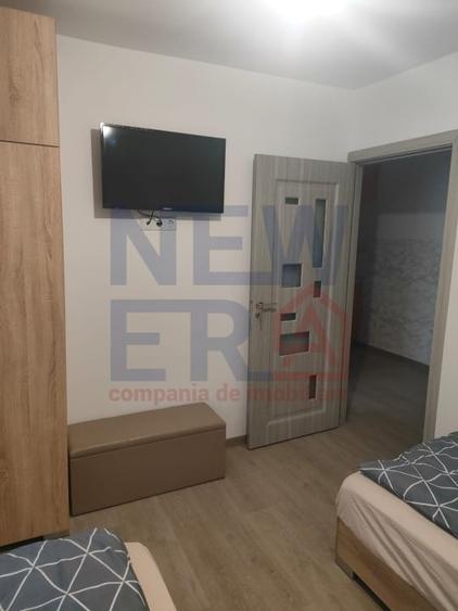 Casă individuală cu 43 camere cu Canalizare în Vest
