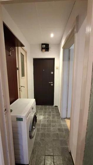 Apartament cu 2 camere semidecomandat, mobilat în Berceni