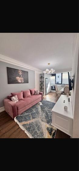 Apartament cu 3 camere decomandat în Universității