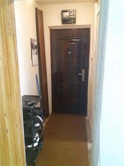 Apartament cu 2 camere semidecomandat în Berceni