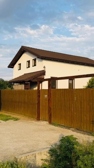 Casă individuală cu 5 camere cu Canalizare în Parța