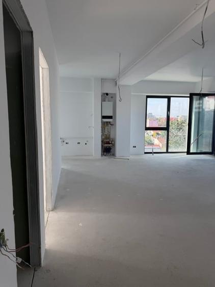 Apartament cu 3 camere decomandat în P-ța Alba Iulia