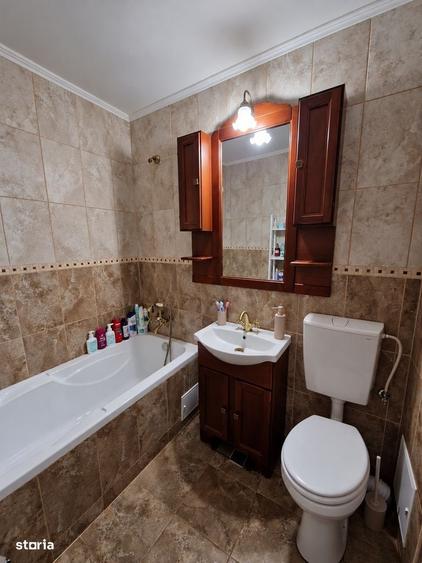 Apartament cu 3 camere semidecomandat în Turnișor