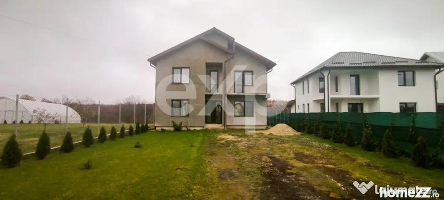 Casă cu 5 camere cu Teren 1060 Mp în Central