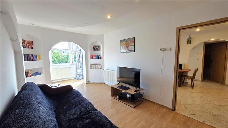 Apartament cu 2 camere decomandat în Triaj