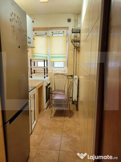 Apartament cu 3 camere semidecomandat în Central