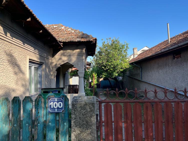 Casă cu 4 camere în Central