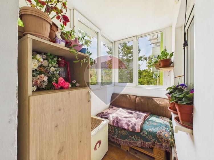 Apartament cu 3 camere decomandat, mobilat în Colentina