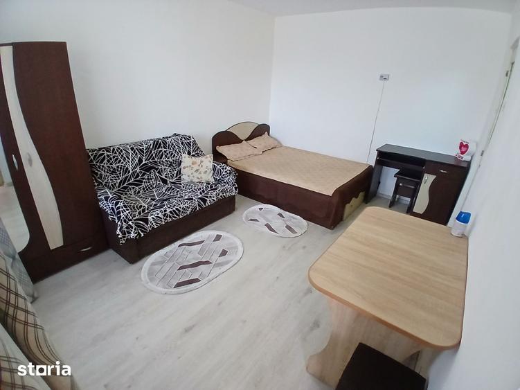 Garsonieră în Vest