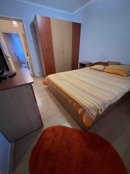 Apartament cu 3 camere semidecomandat în Giurgiului