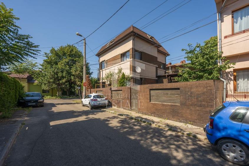 VILĂ CU PERSONALITATE ȘI ISTORIE Ploiești – Strada Sighet nr. 6 - 33