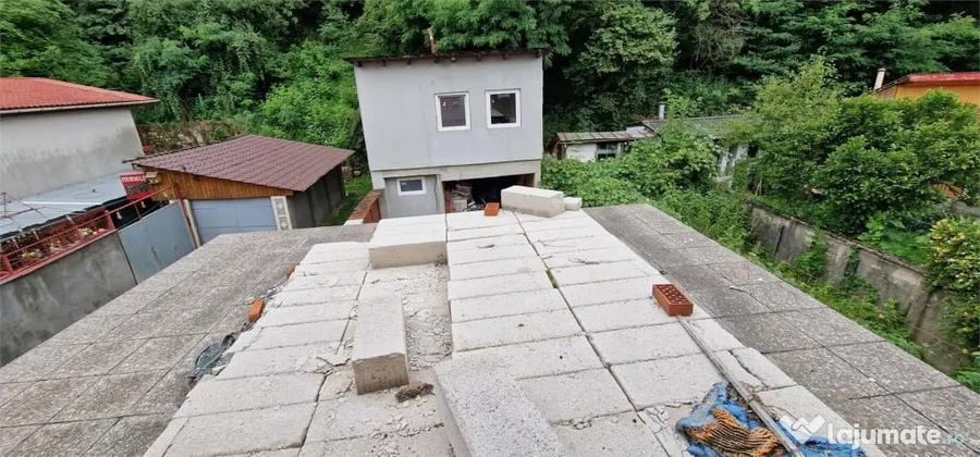 Casă cu 5 camere cu Teren 155 Mp în Muncitoresc