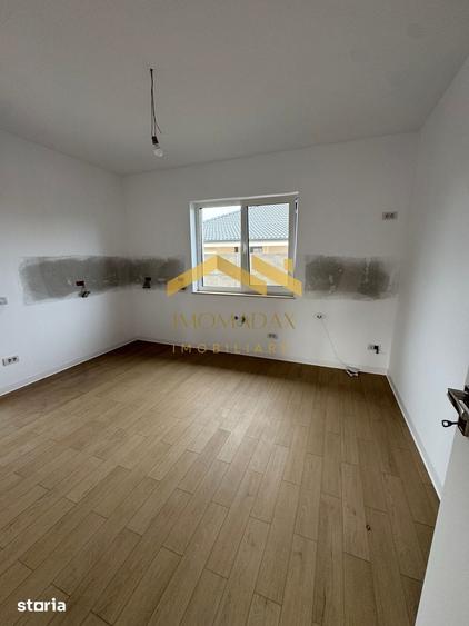 Casă cu 4 camere cu Teren 400 Mp în Sânmihaiu Român