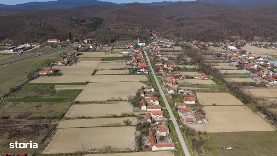 Teren de 2970 mp, în Mașloc
