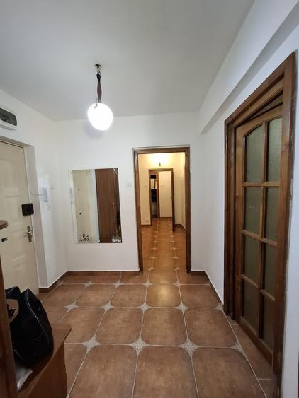 Apartament cu 3 camere decomandat în Alexandru Obregia