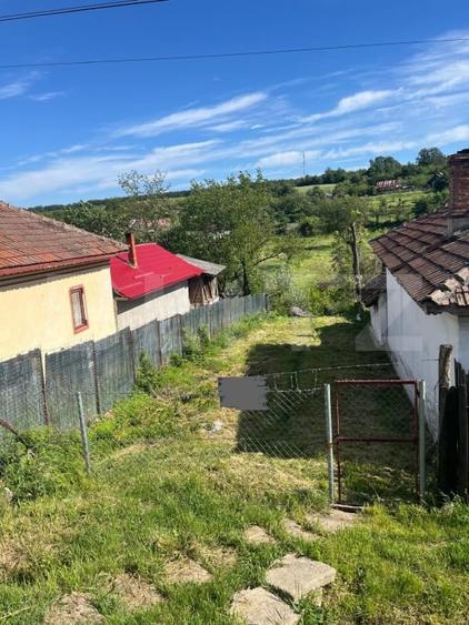 Teren Construcții intravilan de 2450 mp, în Bucovăț