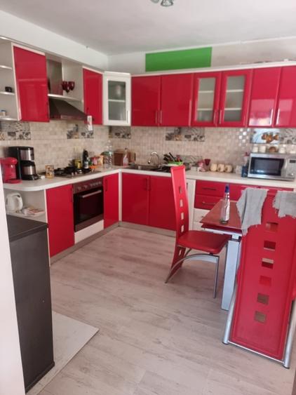 Casă individuală cu 5 camere cu Canalizare în Sud