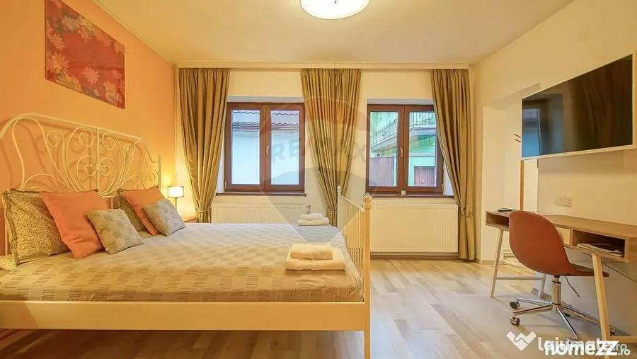 Casă cu 7 camere cu Teren 142 Mp în Centrul Istoric