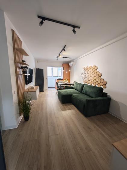 Apartament cu 2 camere semidecomandat în Apărătorii Patriei