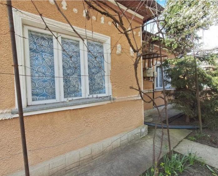 Casă cu 4 camere în Cârlig