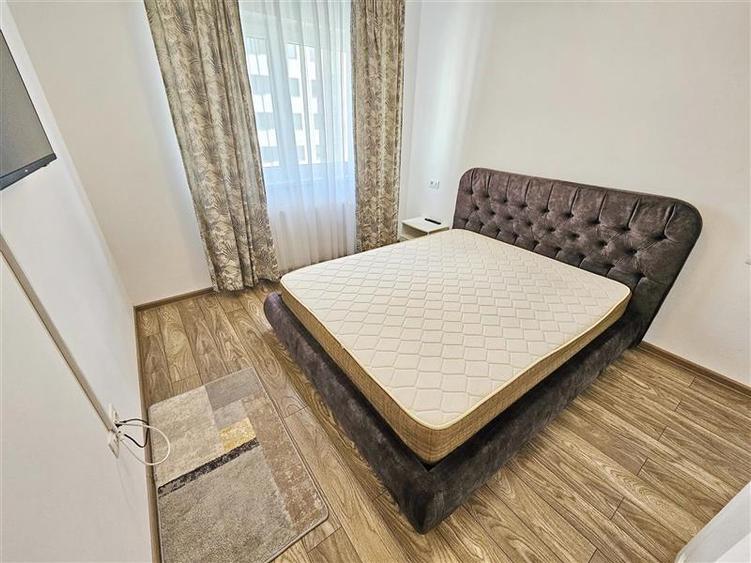 Apartament cu 2 camere decomandat în Tractorul