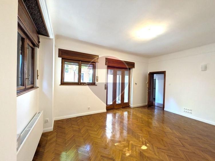 Apartament cu 4 camere decomandat în Aviatorilor