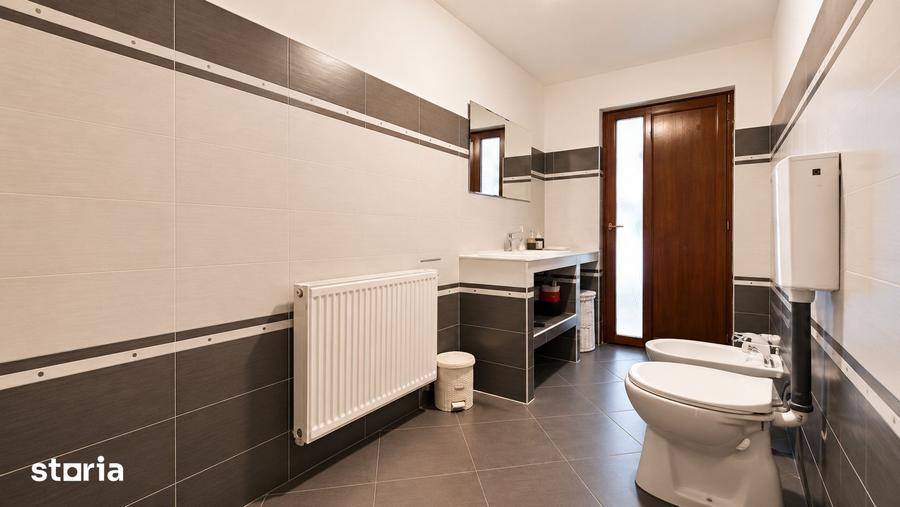 Casă cu 5 camere cu Canalizare în Zimandu Nou