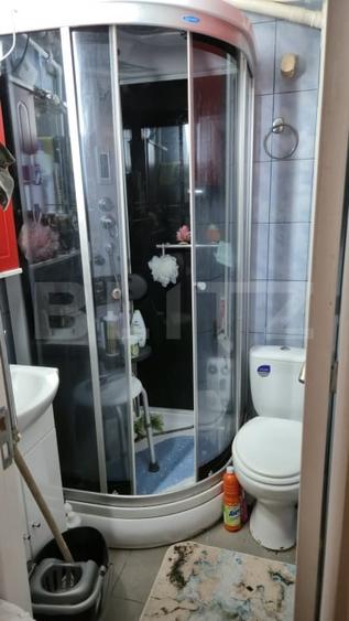 Apartament cu 3 camere semidecomandat, mobilat în Podu Roș