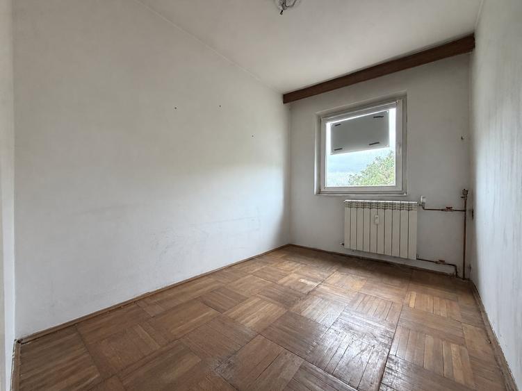 Apartament cu 3 camere nedecomandat, mobilat în P-ța Doina