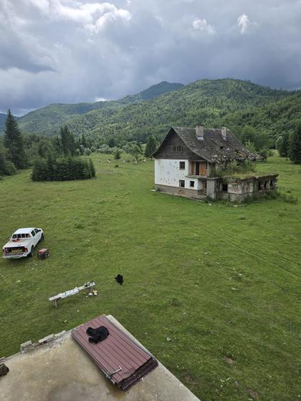 De vanzare doua cabane in Poiana Novatului! - 1