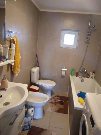 Casă cu 4 camere în Dobrogostea
