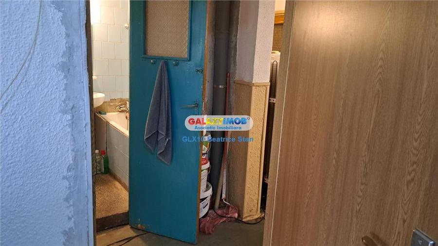 Apartament cu 3 camere decomandat în Drumul Taberei