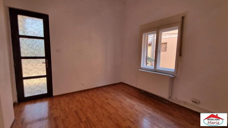 Casa in zona centrala parter si subsol cu acces auto - 19