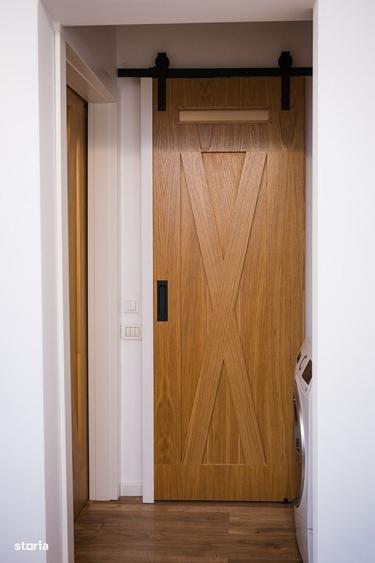 Apartament cu 3 camere semidecomandat în Costin Georgian