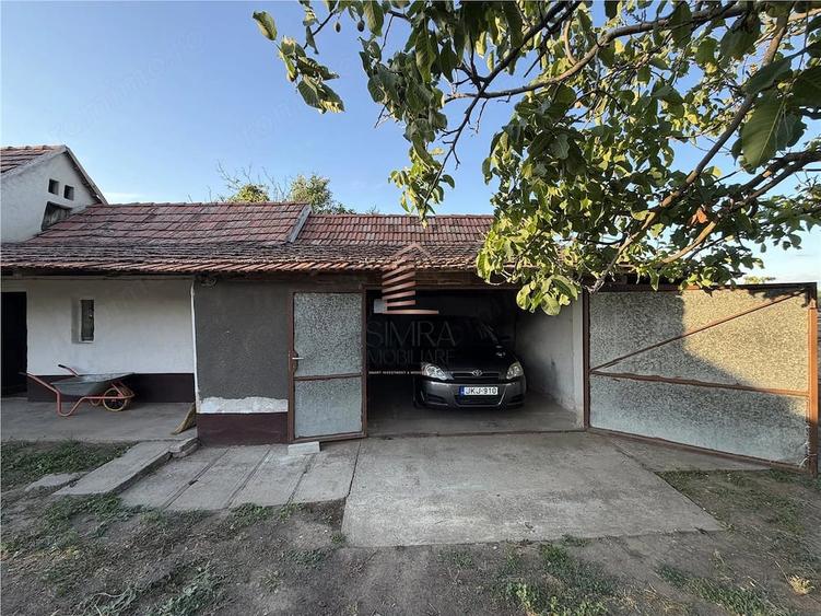 Casă cu Teren 4600 Mp în Periferie